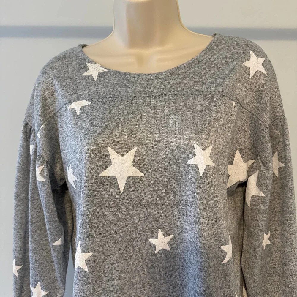 Mada Grey‎ White Stars Puff Sleeve Top Size Medium Pre-owned - Picture 2 of 9